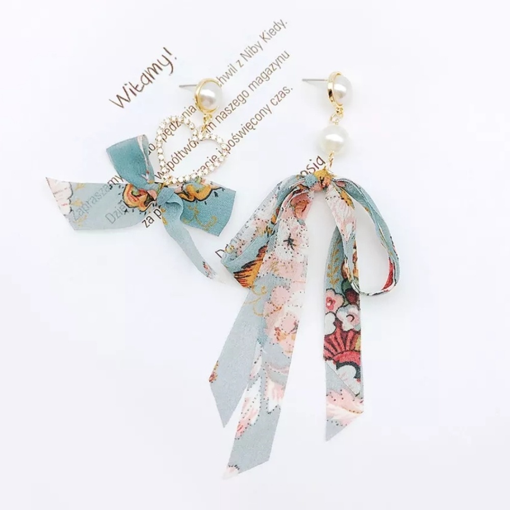 🍒NEW🍒 2 FOR 1 HANDMADE ONCE UPON A DREAM EARRINGS - Picture 3 of 6